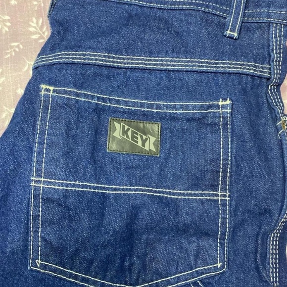 Key jeans in a dark blue wash. - Picture 5 of 6
